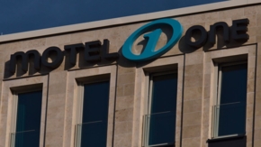 Motel One Schriftzug Foto iStock Timon Schneider